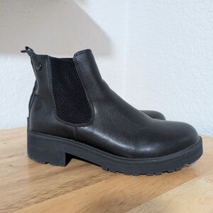 AquaDiva Water Resistant Chelsea Boot / 39